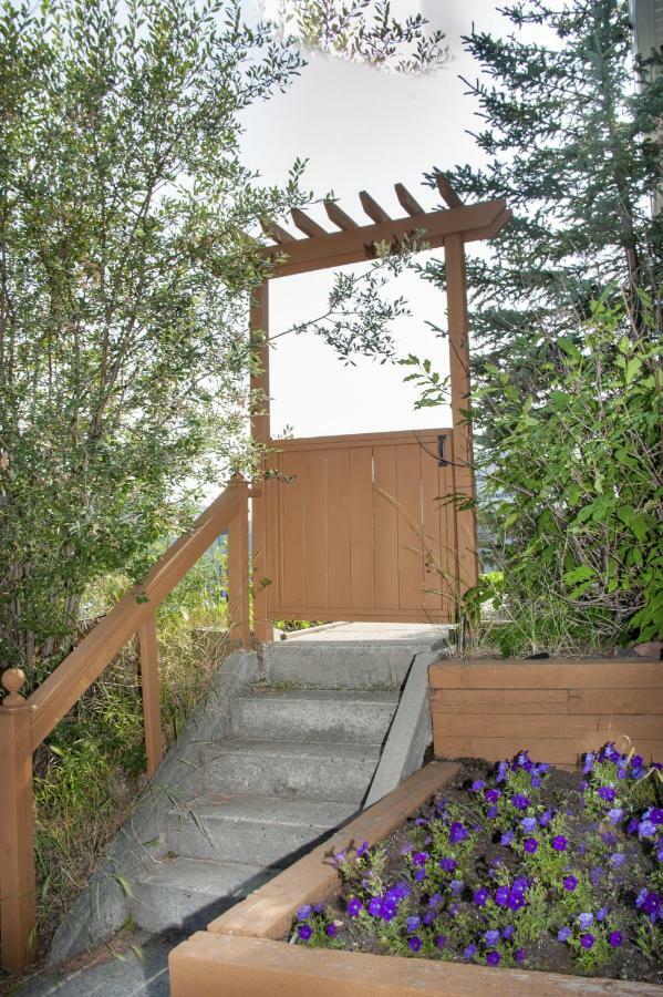 Tiga Bed And Breakfast Yellowknife Exterior foto
